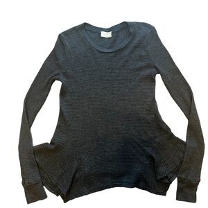 Anthropology T.la dark gray long sleeved flared hem t-shirt